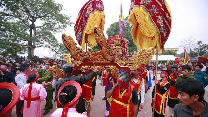 LỄ HỘI “ĐẢ CẦU CƯỚP PHẾT” TẠI LÀNG ĐÔNG LAI